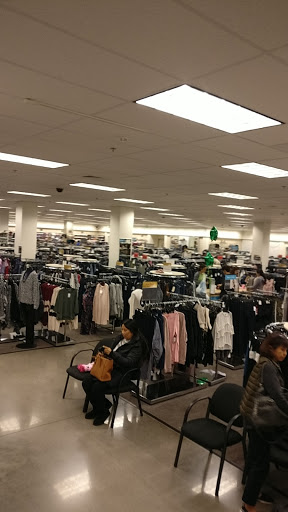 Department Store «Nordstrom Rack», reviews and photos, 3363 E Foothill Blvd, Pasadena, CA 91107, USA
