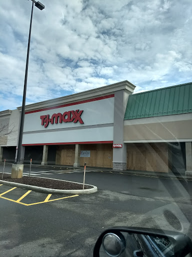 Shopping Mall «Berkshire Shopping Center», reviews and photos, 67 Newtown Rd, Danbury, CT 06810, USA