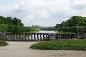 Canal Du Chateaux Fontainebleau image
