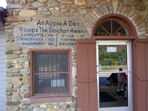 Produce Market «Barber Orchard Fruitstands Inc», reviews and photos, 2855 Old Balsam Rd, Waynesville, NC 28786, USA