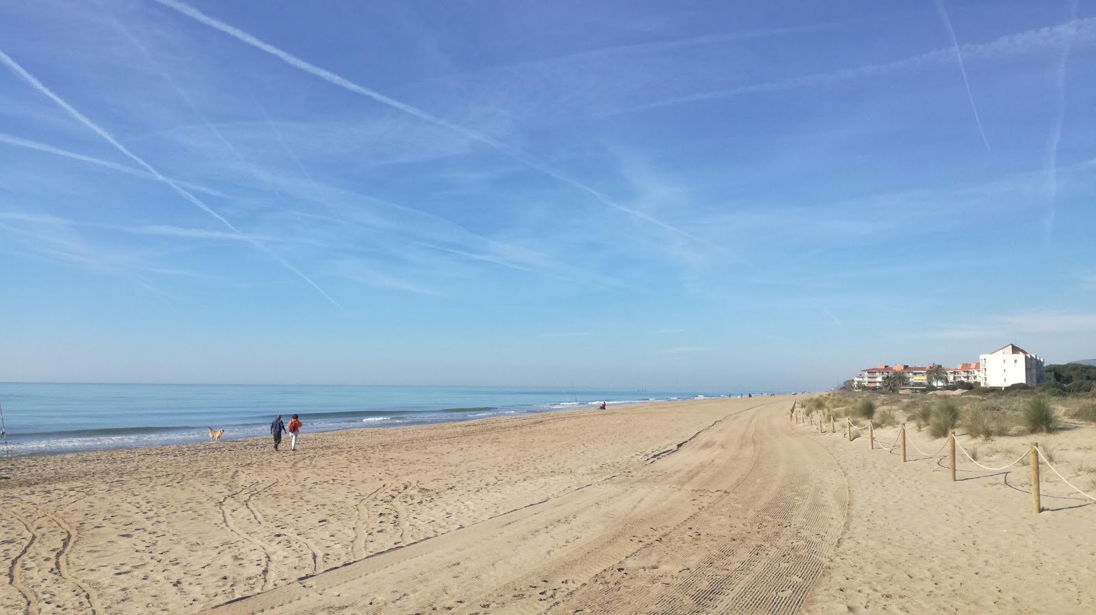 Foto de Praia de Gava com areia marrom superfície