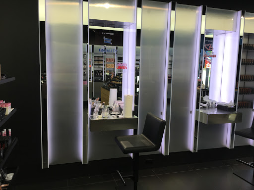 Cosmetics Store «MAC Cosmetics», reviews and photos, 615 NW 23rd Ave, Portland, OR 97210, USA