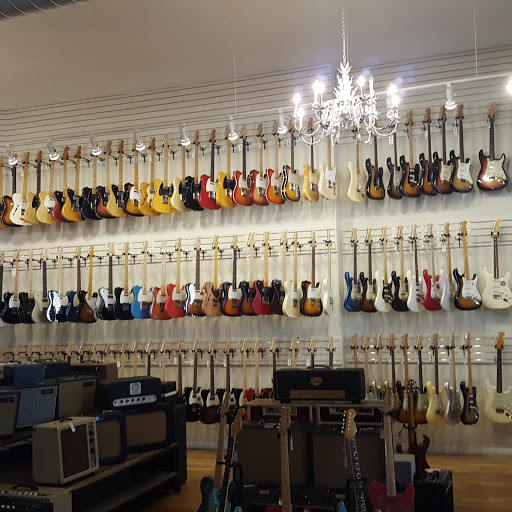Musical instrument shops in Chicago