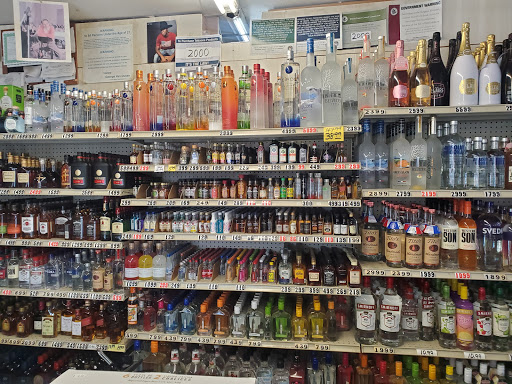 Liquor Store «Austin Liquors», reviews and photos, 3505 Dempster St, Skokie, IL 60076, USA