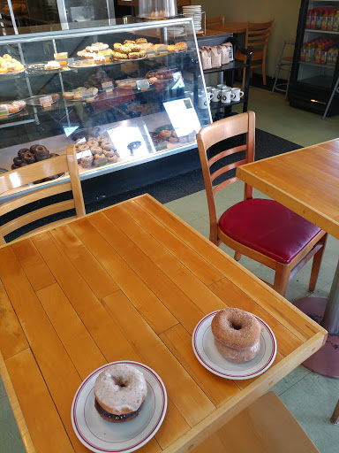 Donut Shop «Mighty-O Donuts Greenlake», reviews and photos, 2110 N 55th St, Seattle, WA 98103, USA