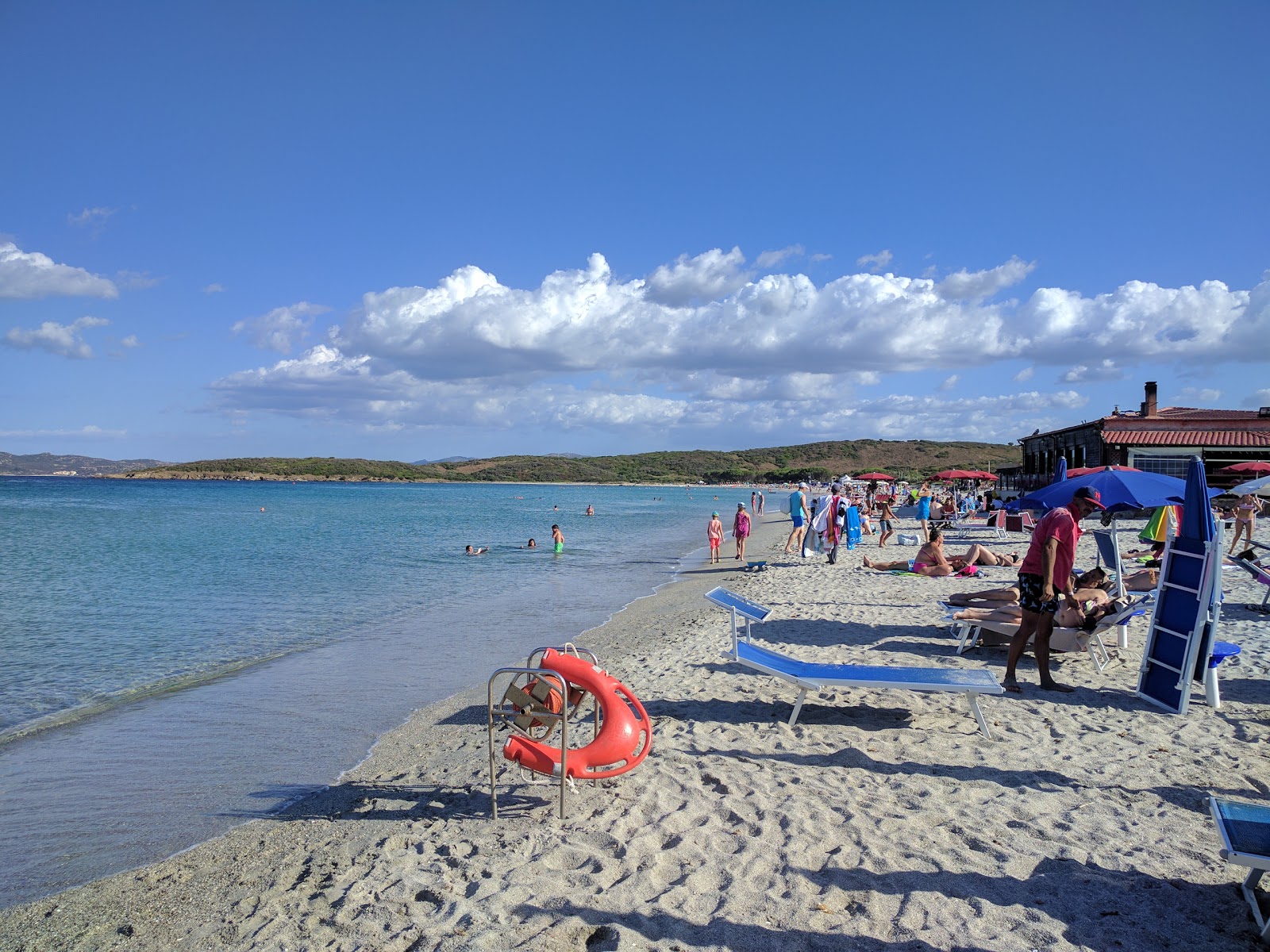 Pittulongu Plajı'in fotoğrafı parlak kum yüzey ile