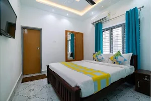 OYO Home 62055 Luxurious Stay image