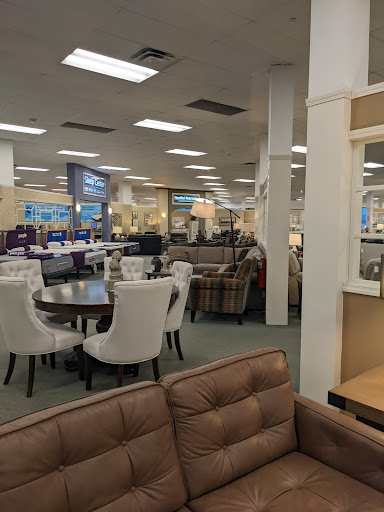 Furniture Store «Raymour & Flanigan Furniture and Mattress Store», reviews and photos, 895 E Gate Blvd, Garden City, NY 11530, USA