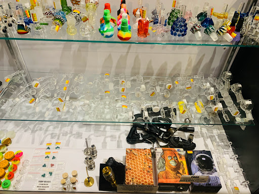 Tobacco Shop «Kush Cloud Smoke Shop», reviews and photos, 2118 W Busch Blvd, Tampa, FL 33612, USA