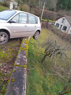 GARAGE DESREBOULLES SARL Isuzu dealer à Saint-Alpinien