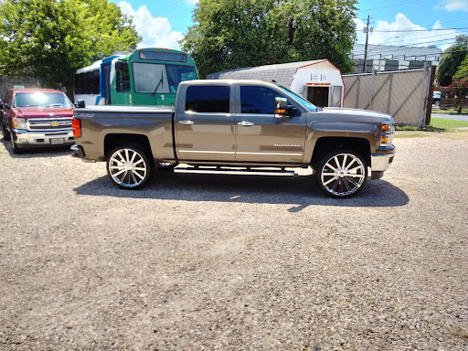 Auto Body Shop «Service King Collision Repair of South 1st - Austin», reviews and photos, 2707 S 1st St, Austin, TX 78704, USA