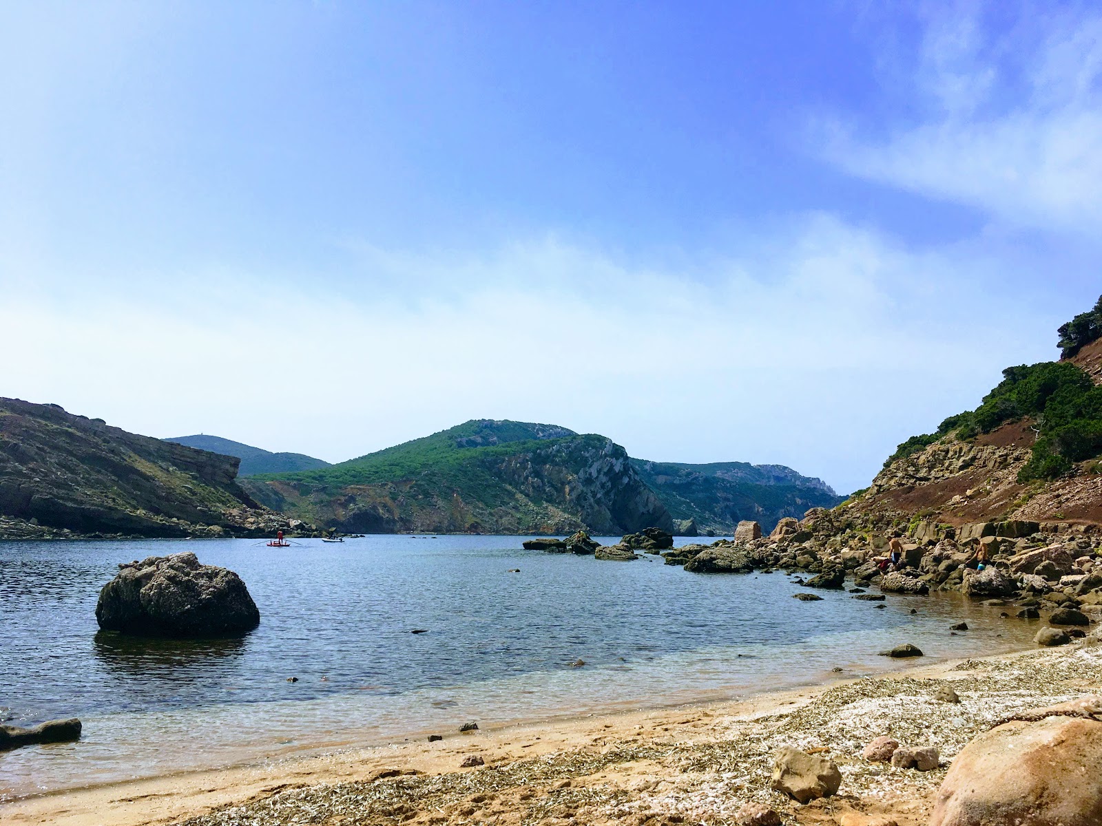 Foto de Torre del Porticciolo apoiado por penhascos