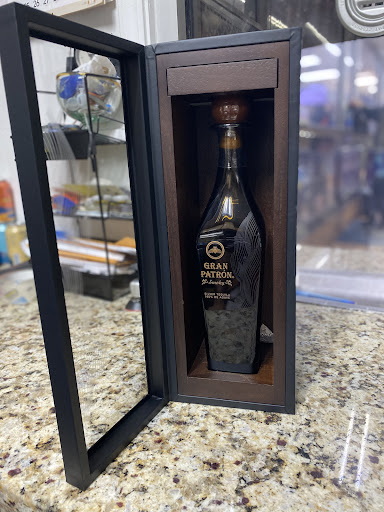 Liquor Store «D & M Liquor Store», reviews and photos, 595 Ralph David Abernathy Blvd, Atlanta, GA 30312, USA