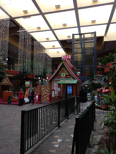 Shopping Mall «Valley West Mall», reviews and photos, 1551 Valley W Dr, West Des Moines, IA 50266, USA