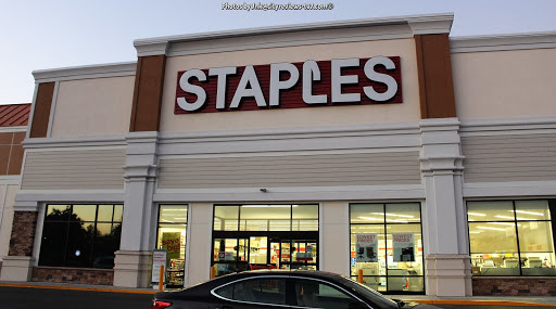 Staples, 9480 Main Street, Fairfax, VA 22031, USA, 