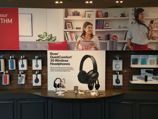 Cell Phone Store «Verizon», reviews and photos, 1910 Walnut St, Cary, NC 27518, USA