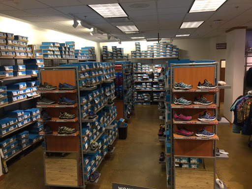 Sportswear Store «Columbia Sportswear Outlet», reviews and photos, 3 Monroe Pkwy, Lake Oswego, OR 97035, USA