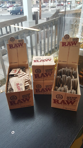 Tobacco Shop «Apparatus Smoke Shop», reviews and photos, 284 Cowesett Ave, West Warwick, RI 02893, USA