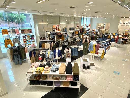 Clothing Store «F21 RED», reviews and photos, 470 Lewis Ave, Meriden, CT 06450, USA