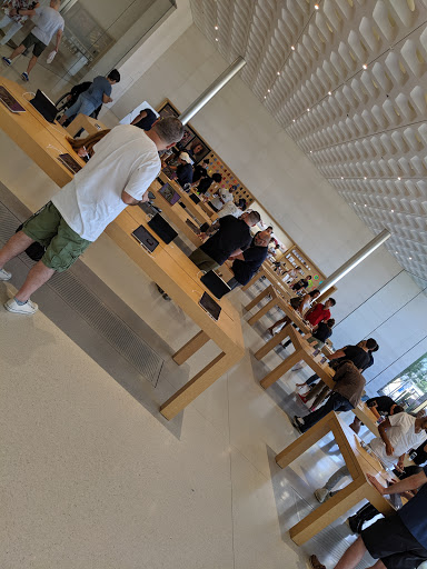 Computer Store «Apple Biltmore», reviews and photos, 2502 E Camelback Rd, Phoenix, AZ 85016, USA