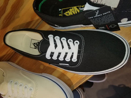 Shoe Store «Vans Store - Torrance», reviews and photos, 2528 Torrance Blvd, Torrance, CA 90503, USA