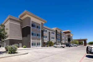 La Quinta Inn & Suites by Wyndham Artesia image