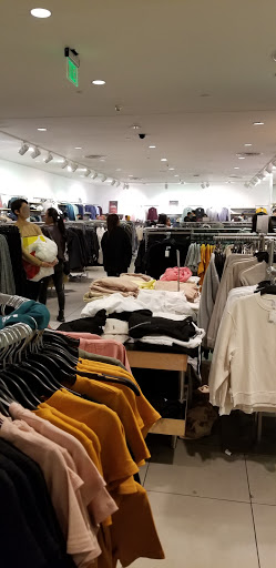 Clothing Store «H&M», reviews and photos, 400 S Baldwin Ave, Arcadia, CA 91007, USA