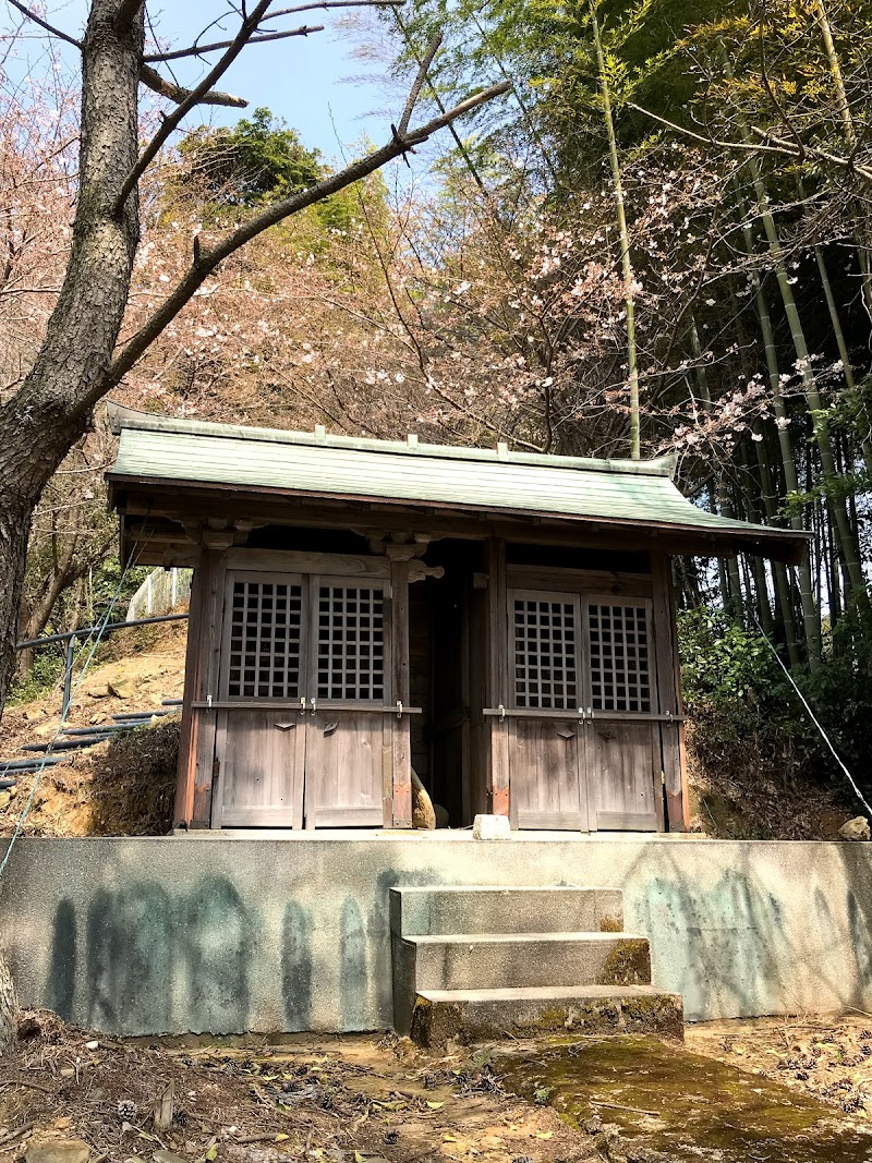 戸田山の神社