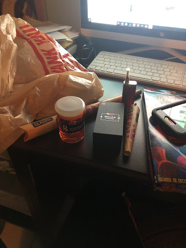 Tobacco Shop «Puffit Smoke & Vape Shop», reviews and photos, 4434 S Archer Ave, Chicago, IL 60632, USA