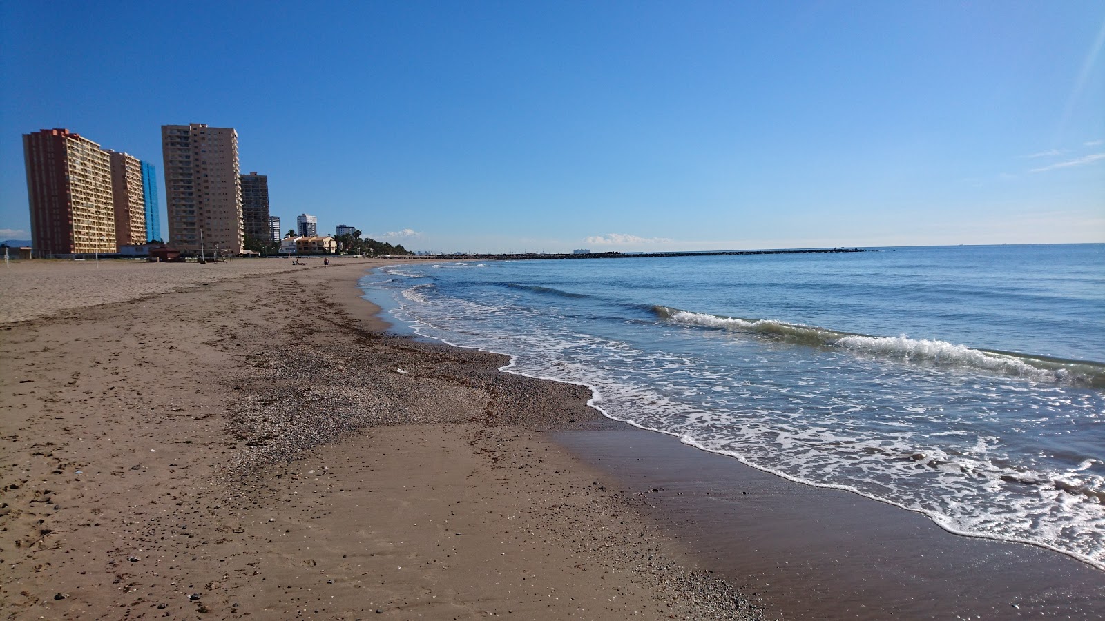 Photo of Pobla de Farnals with brown sand surface