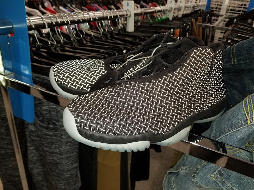 Clothing Store «Ross Dress for Less», reviews and photos, 484 Randall Rd, South Elgin, IL 60177, USA