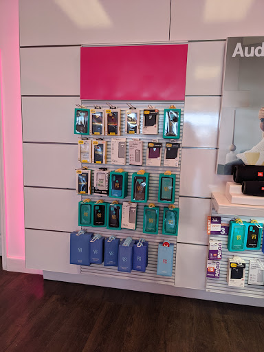 Cell Phone Store «T-Mobile», reviews and photos, 2431 US-1, North Brunswick Township, NJ 08902, USA