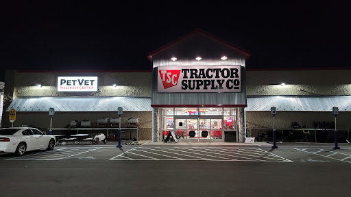 Home Improvement Store «Tractor Supply Co.», reviews and photos, 8135 Brookville Rd, Indianapolis, IN 46239, USA