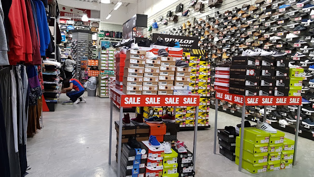 Reviews of Sports Direct in Brighton - Sporting goods store