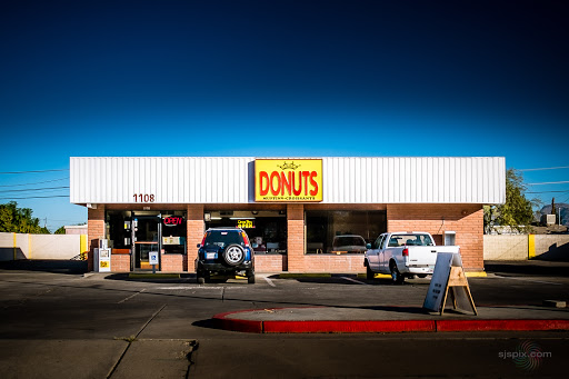 Queen Donuts & Bakery, 1108 W St Mary’s Rd, Tucson, AZ 85745, USA, 