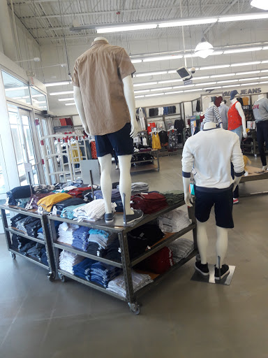 Clothing Store «Old Navy», reviews and photos, 141 Tuckahoe Rd, Sewell, NJ 08080, USA