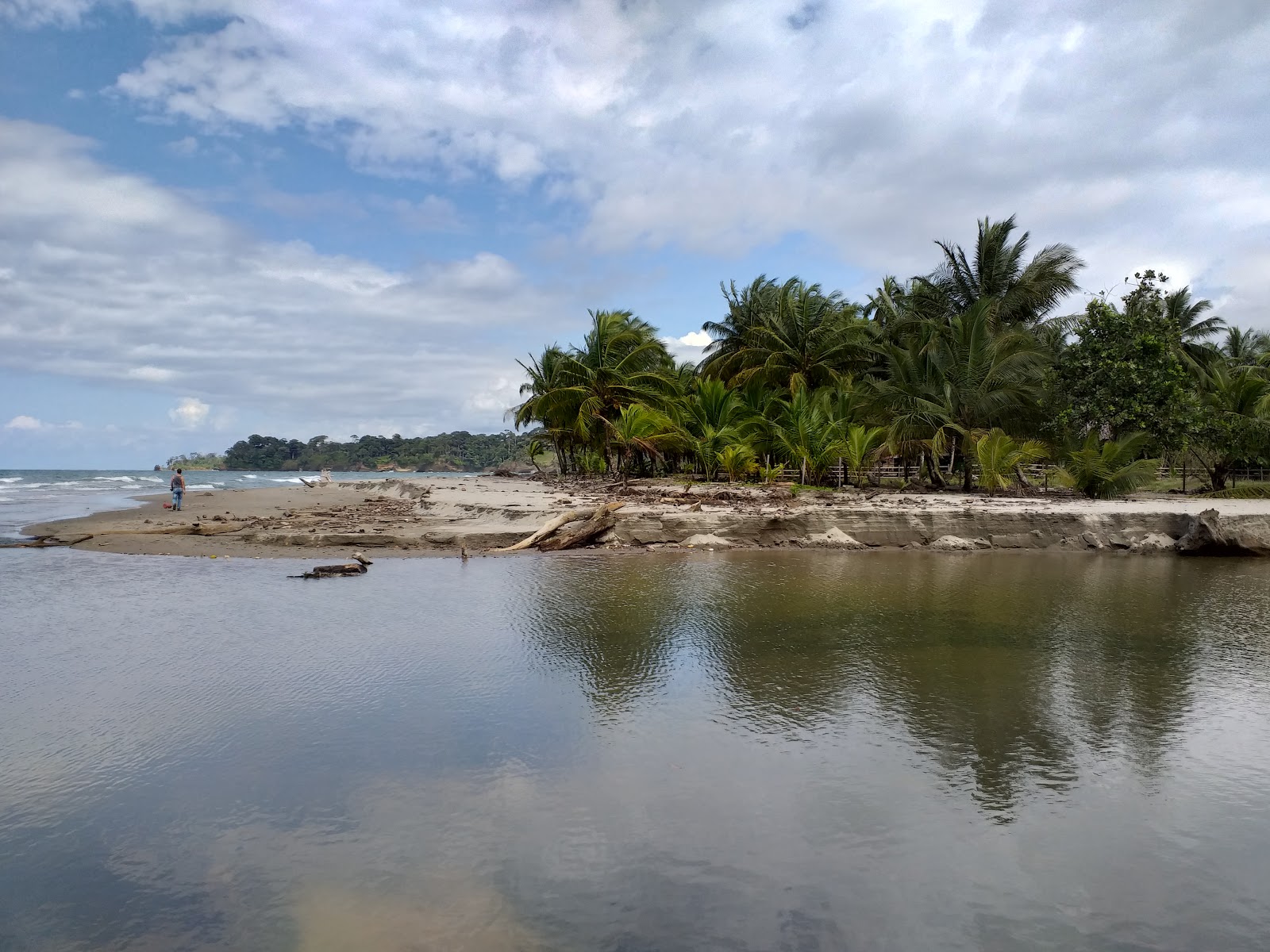 Foto av Calovebora Beach och bosättningen