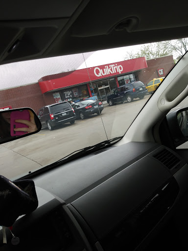 Gas Station «QuikTrip», reviews and photos, 850 Army Post Rd, Des Moines, IA 50315, USA