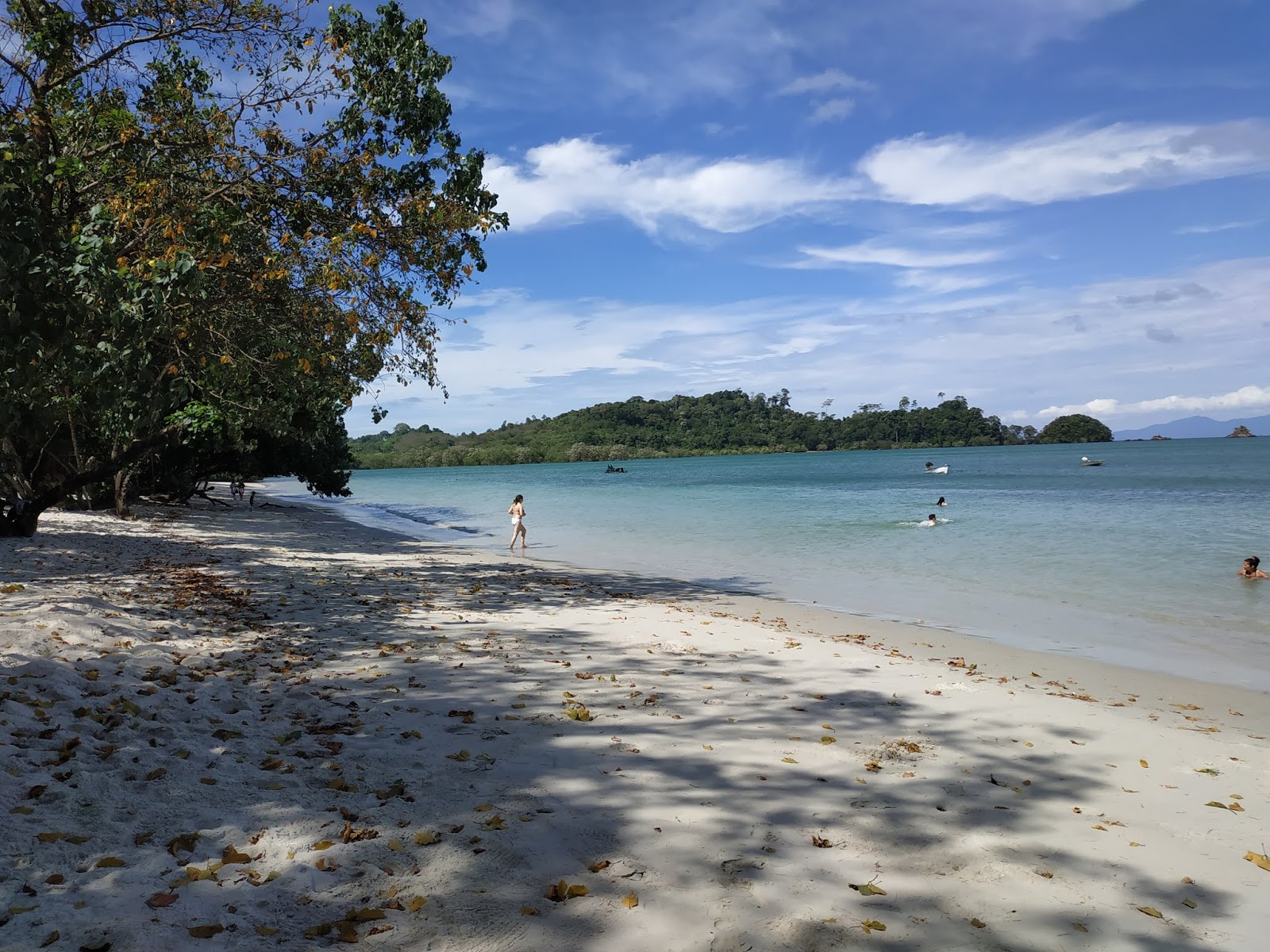 Foto von Hintalu Beach mit feiner beiger sand Oberfläche