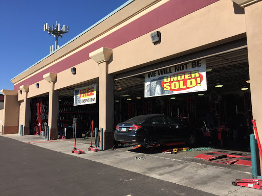 Tire Shop «Discount Tire Store - Glendale, AZ», reviews and photos, 5990 W Behrend Dr, Glendale, AZ 85308, USA