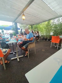 Atmosphère du Restaurant Le Carré du port à La Londe-les-Maures - n°10