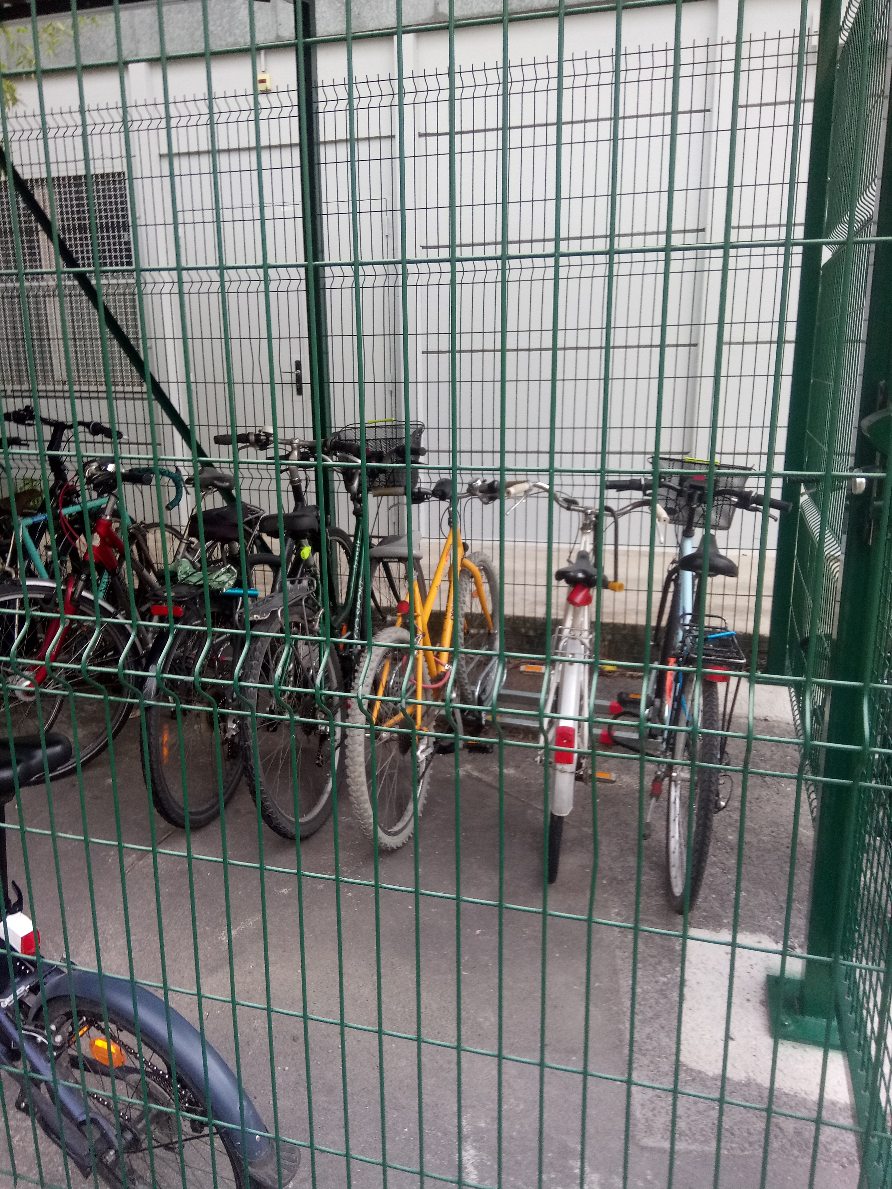 Photo n° 35 de l'avis de Estranged.l fait le 27/11/2019 à 20:09