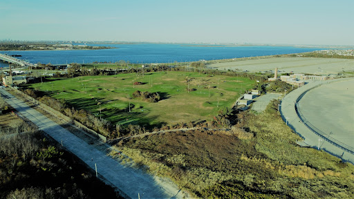 Golf Course «Riis Park Golf Course», reviews and photos, 155th St, Rockaway Park, NY 11694, USA