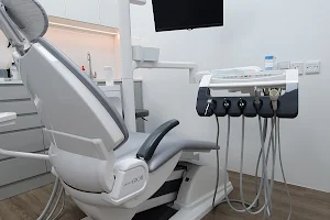 Clover Dental Surgery (Clementi Ave 5) - Wisdom Tooth Surgery | Dental Extractions | Teeth Whitening | Scaling & Polishing image