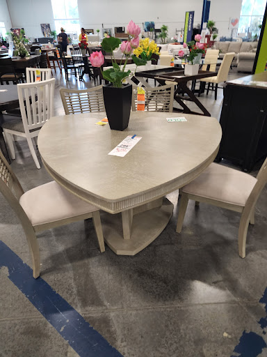 Outlet Store «Rooms To Go Outlet Furniture Store - Pearl River», reviews and photos, 63295 Old Military Rd, Pearl River, LA 70452, USA