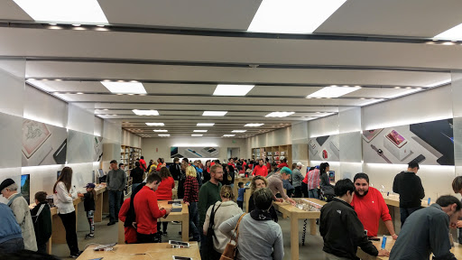 Computer Store «Apple Crabtree Valley Mall», reviews and photos, 4325 Glenwood Ave, Raleigh, NC 27612, USA