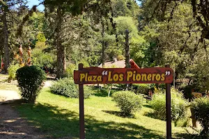 Plaza de los Pioneros image