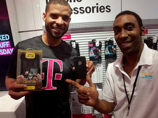 Cell Phone Store «T-Mobile», reviews and photos, 6351 Mayfield Rd, Mayfield Heights, OH 44124, USA