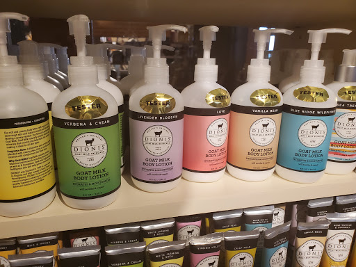 American Restaurant «Cracker Barrel Old Country Store», reviews and photos, 2858 N Glenstone Ave, Springfield, MO 65803, USA