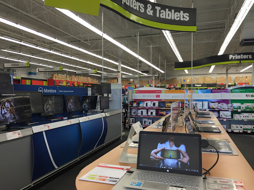 Office Supply Store «Staples», reviews and photos, 335 Haggerty Rd, Walled Lake, MI 48390, USA